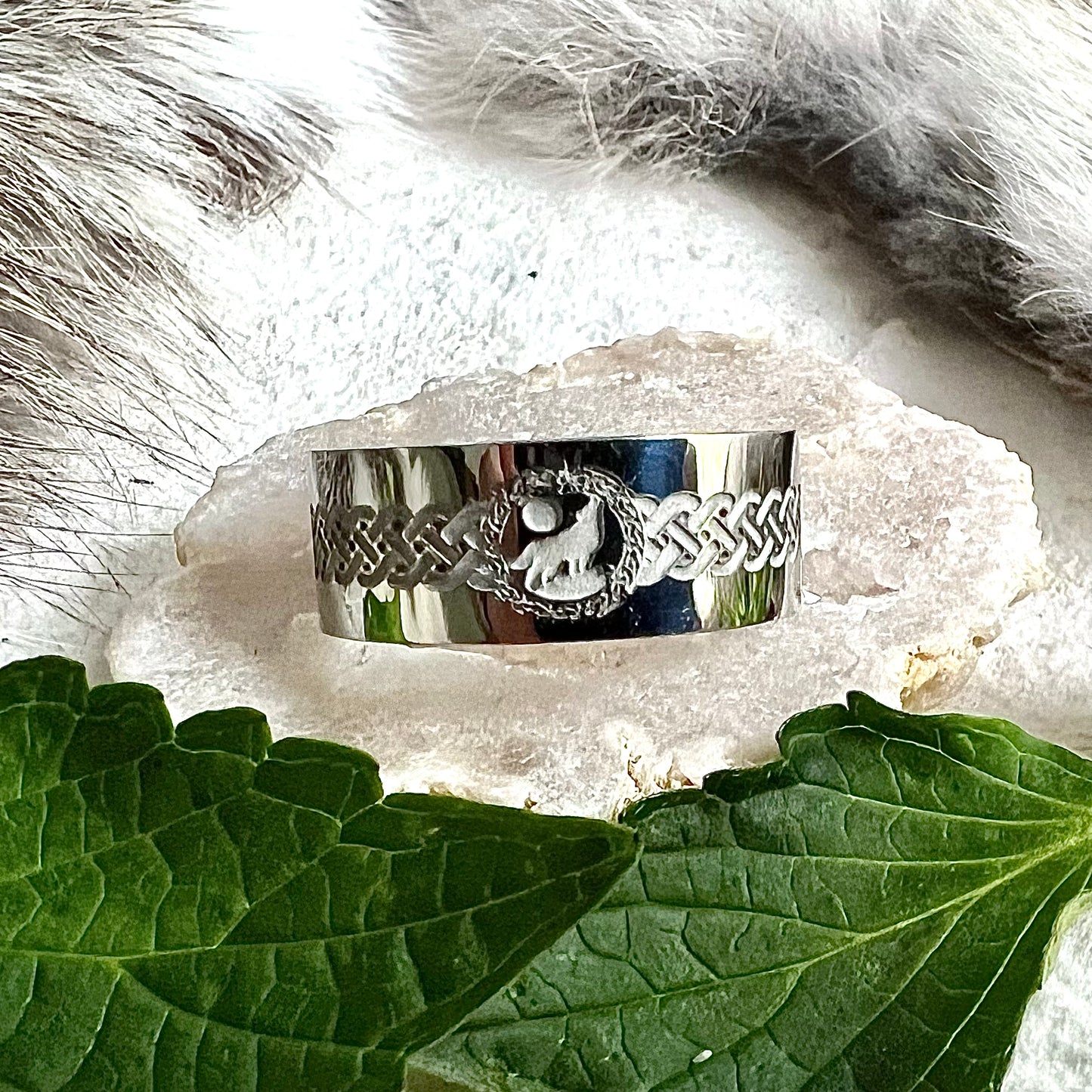 Ring - Etched Howling Wolf and Celtic Band