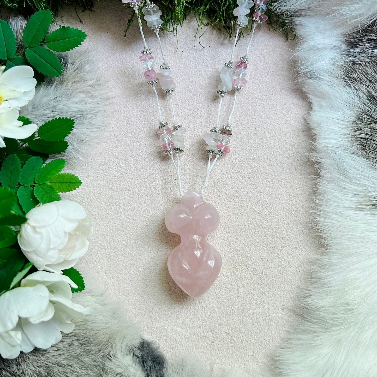 Necklace - Goddess/Mother Earth made of rose quartz