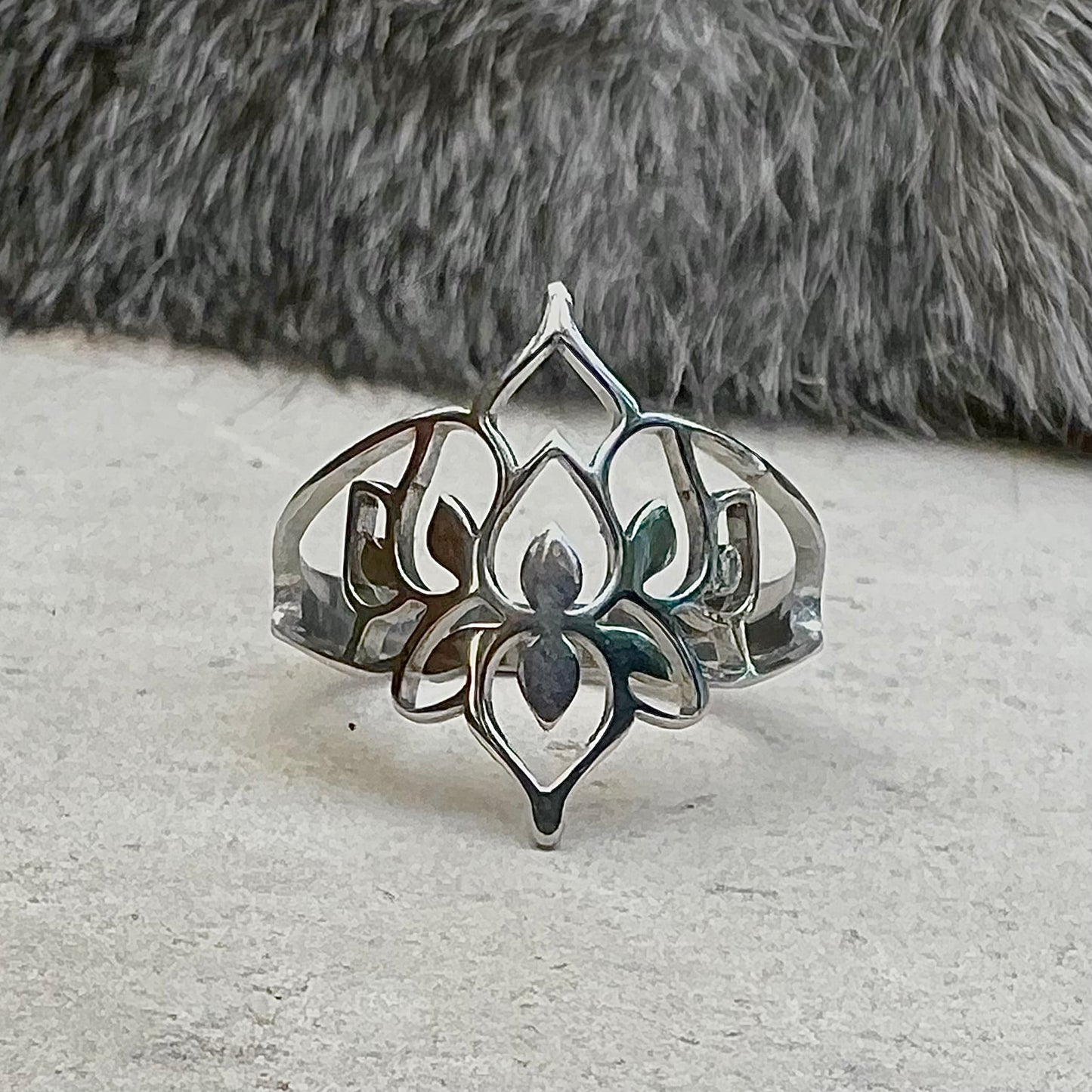 Adjustable stainless steel ring with lotus flower