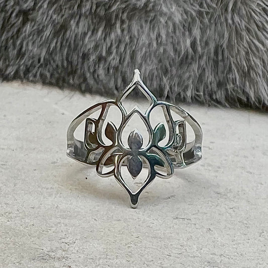 Adjustable stainless steel ring with lotus flower