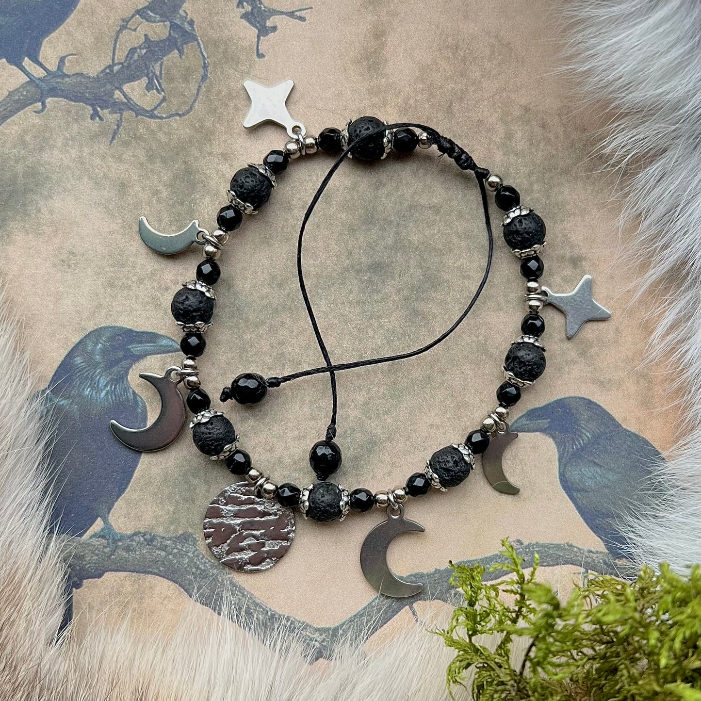Kristallarmband med svart lavasten, fasettslipad onyx och månens faser
