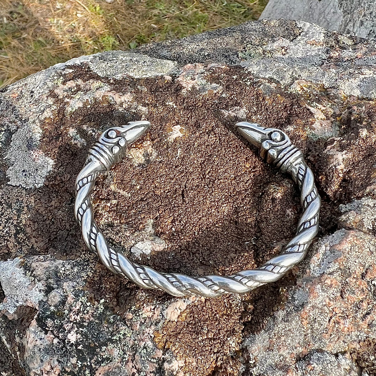 Rigid stainless steel bangle with Odin's ravens Hugin and Munin