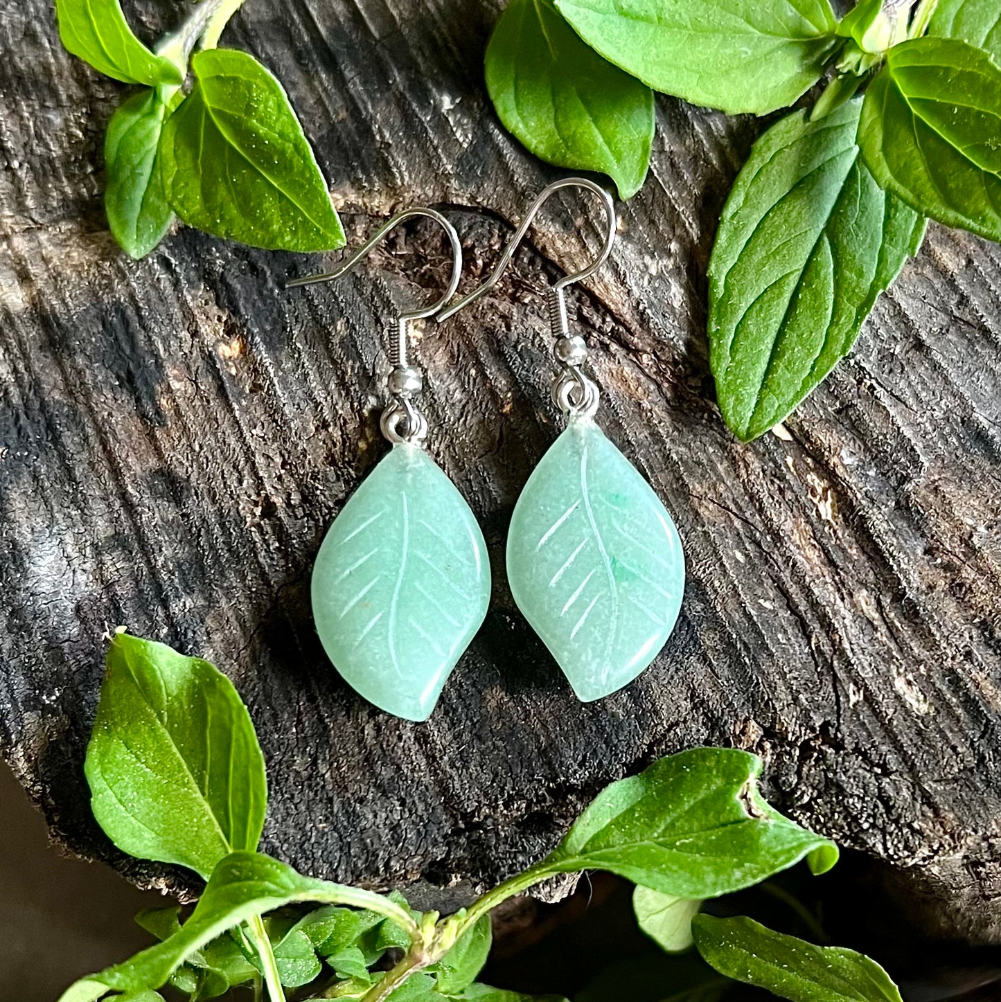Earrings with leaves made of hand-carved aventurine