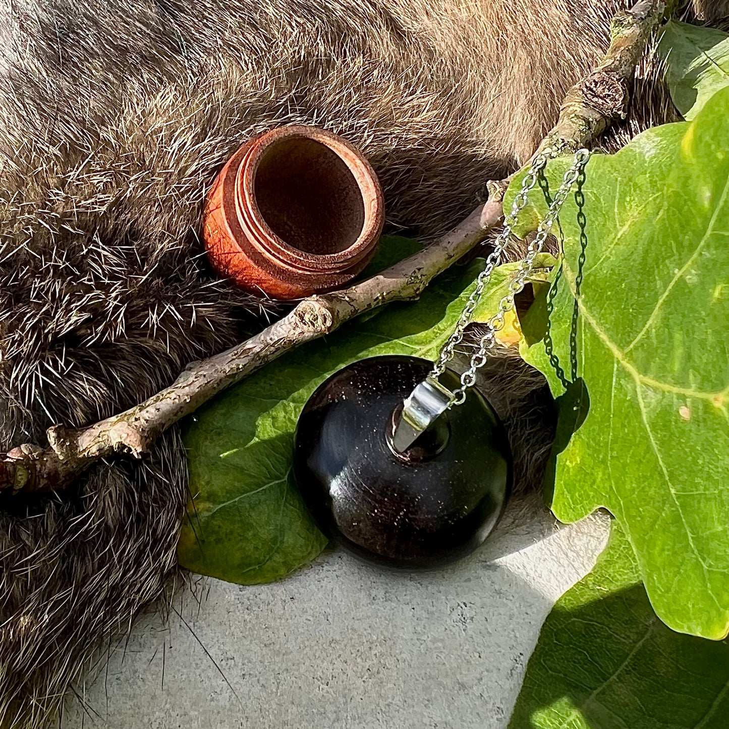 Necklace with openable acorn made of mahogany wood
