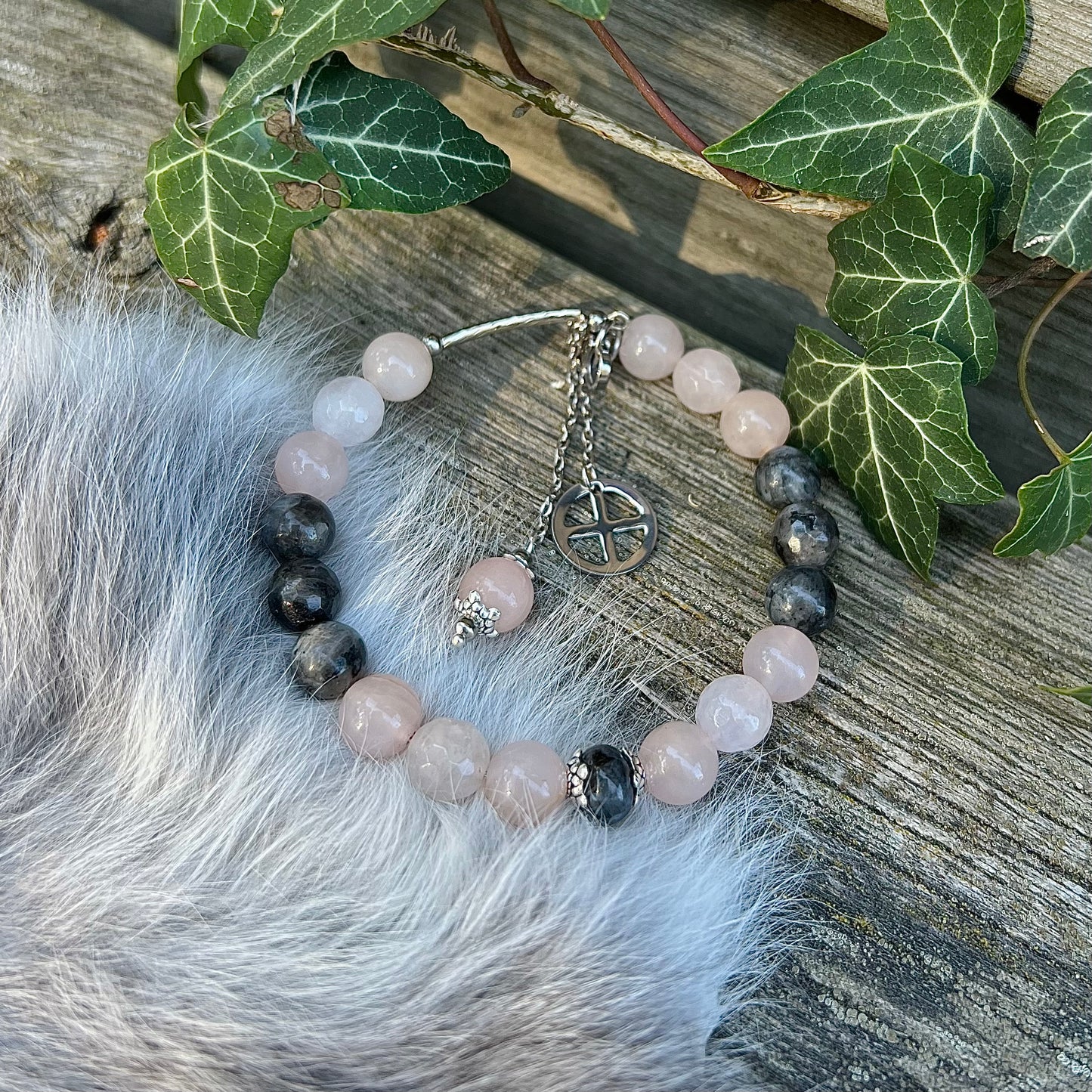 Crystal bracelet with rose quartz and labradorite