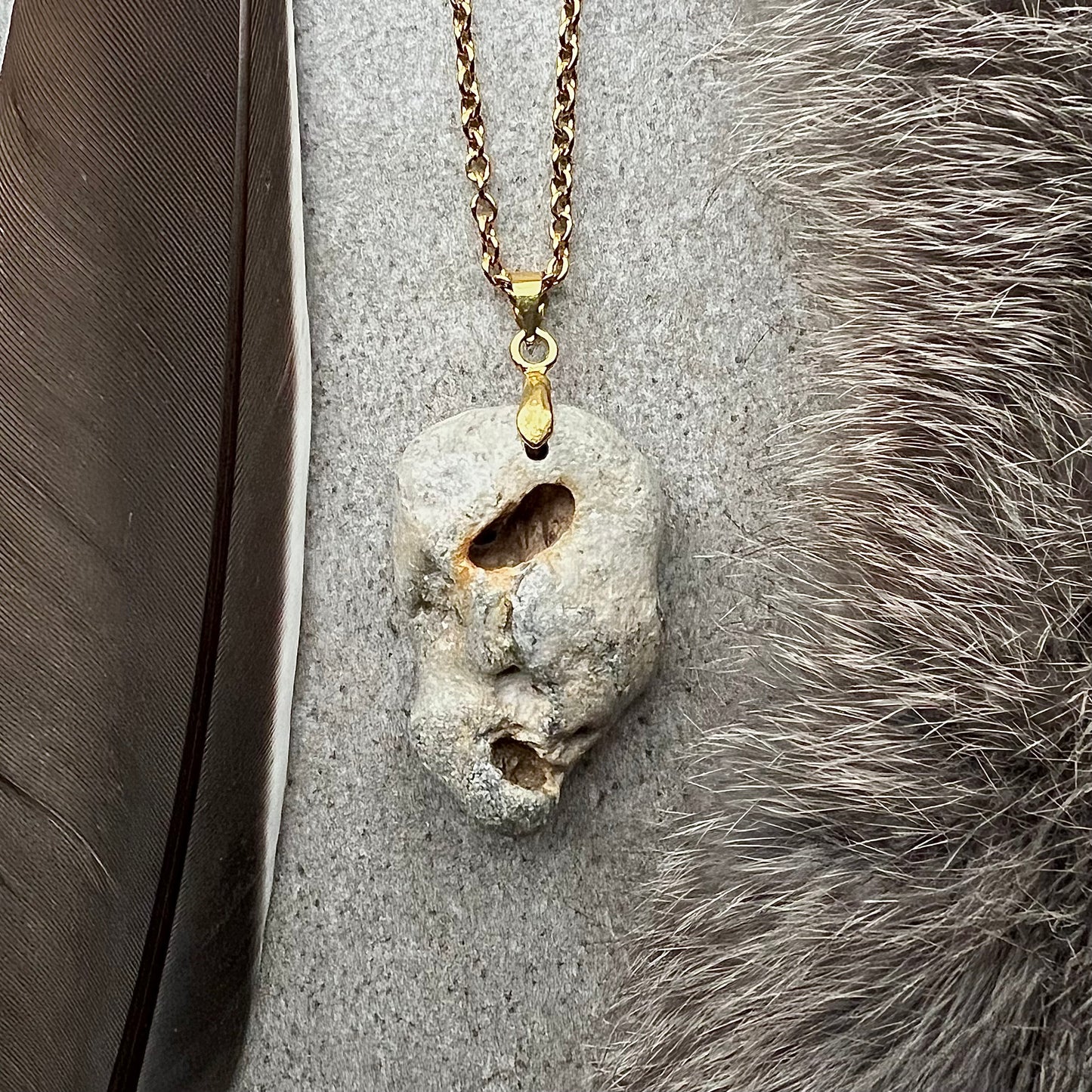 Necklace with hagstone,
