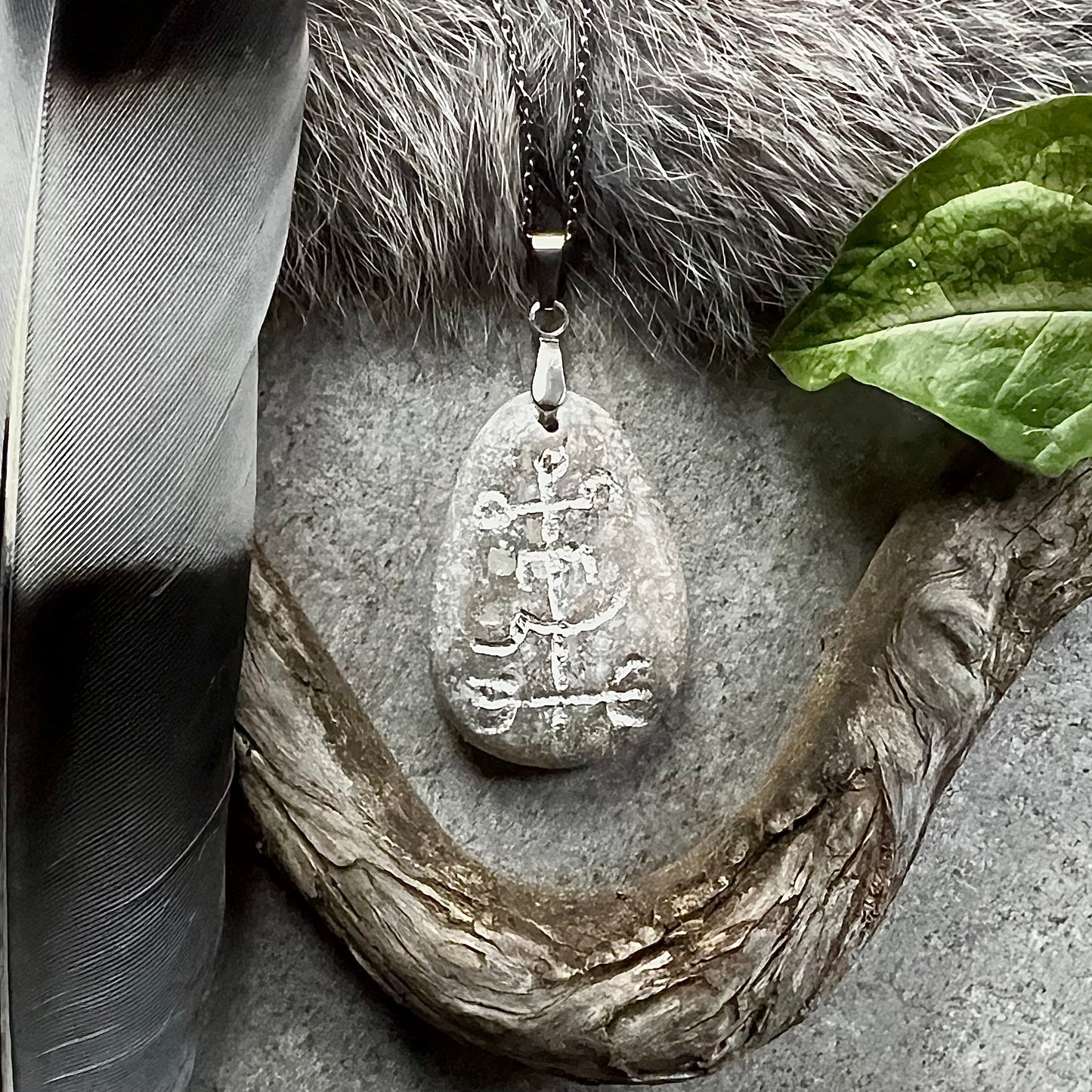 Necklace with hand-carved magic wand 'Glimugaldrar' in genuine silver for increased strength in battle