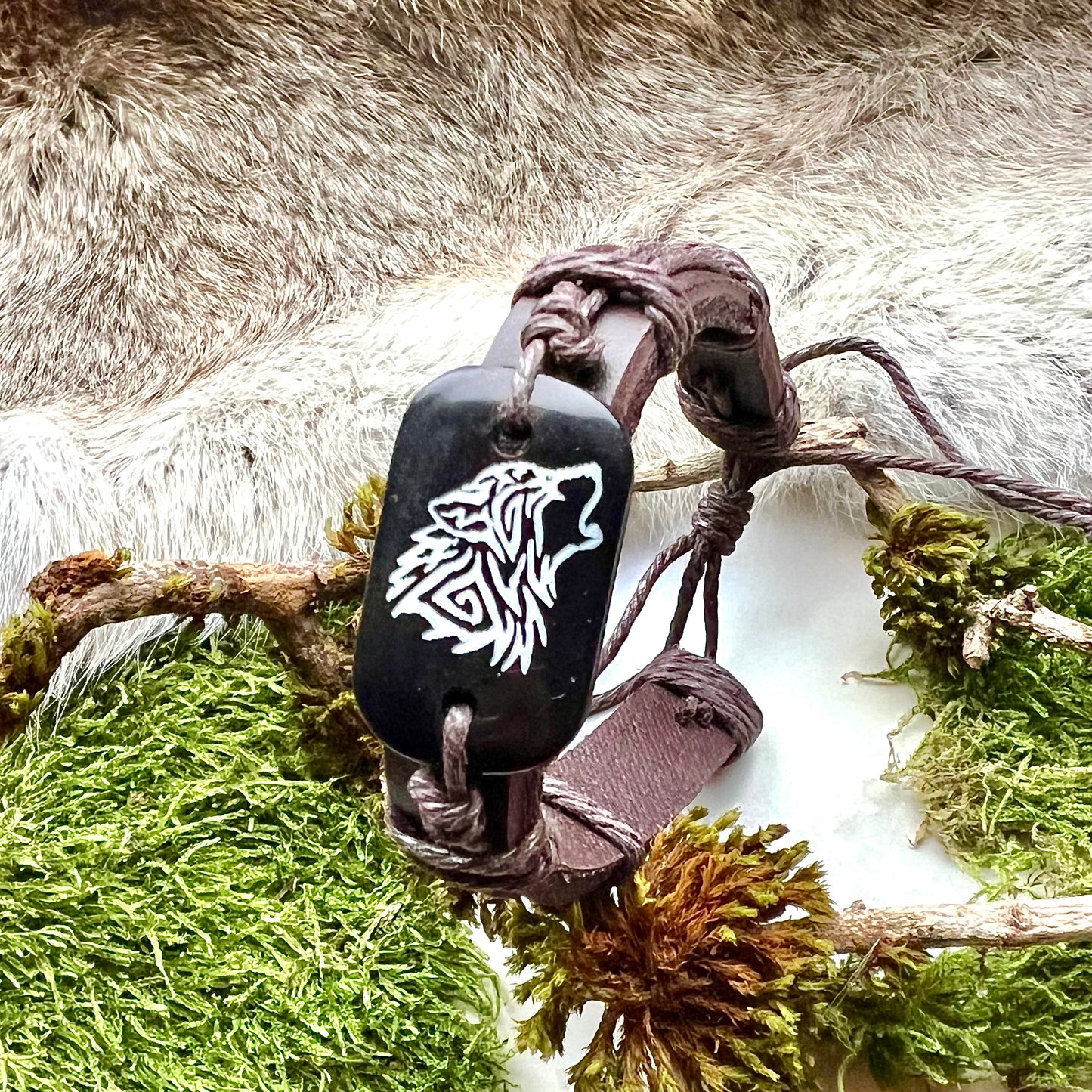 Läderarmband ’Gere’ med en av Odens vargar