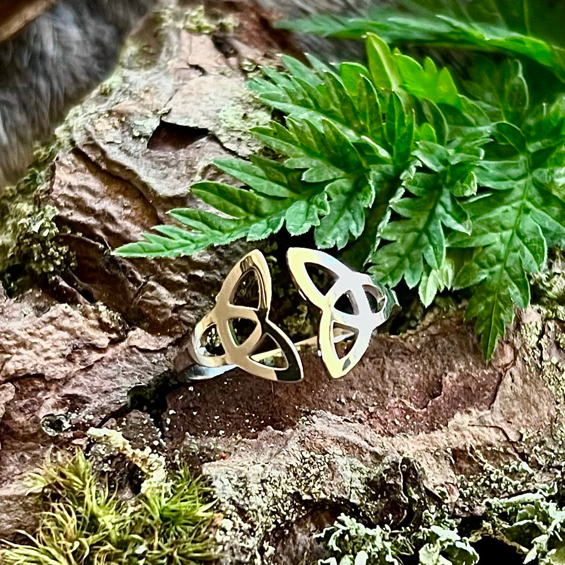 Adjustable stainless steel ring with Triquetra