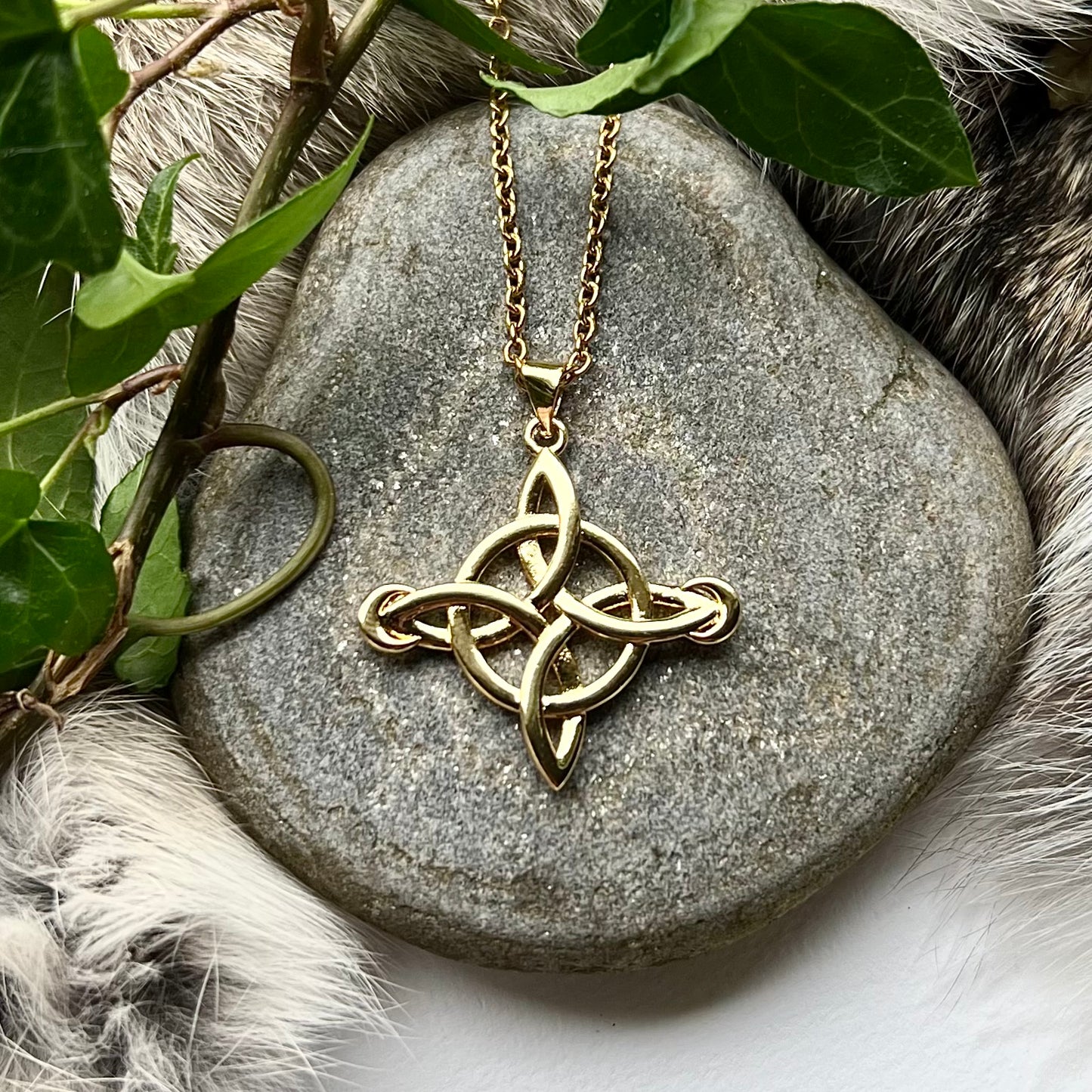 Necklace with Celtic lucky knot / witch knot, 18K gold plated