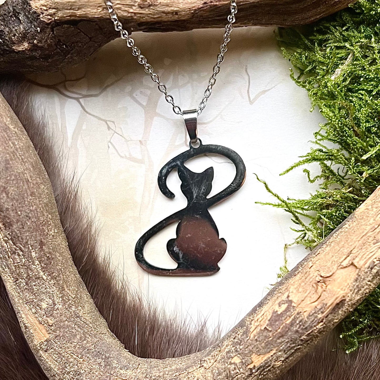 Halsband med Frejas katt i rostfritt stål