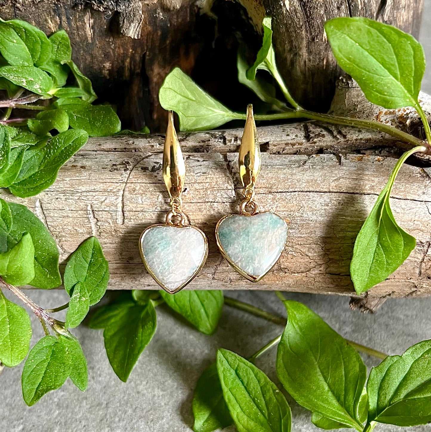 Earrings with faceted hearts made of amazonite