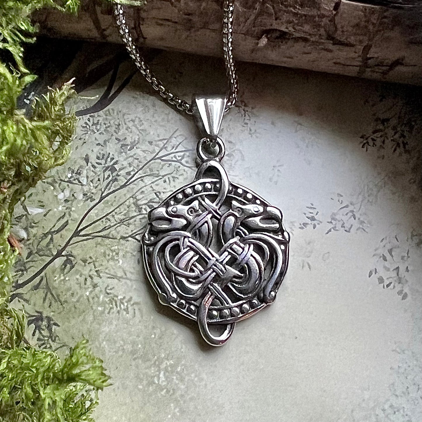 Halsband med Odens vargar i rostfritt stål