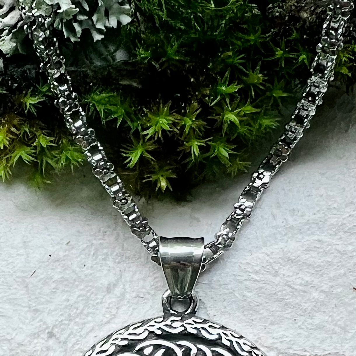 Necklace - Yggdrasil/Tree of Life with chain of flowers