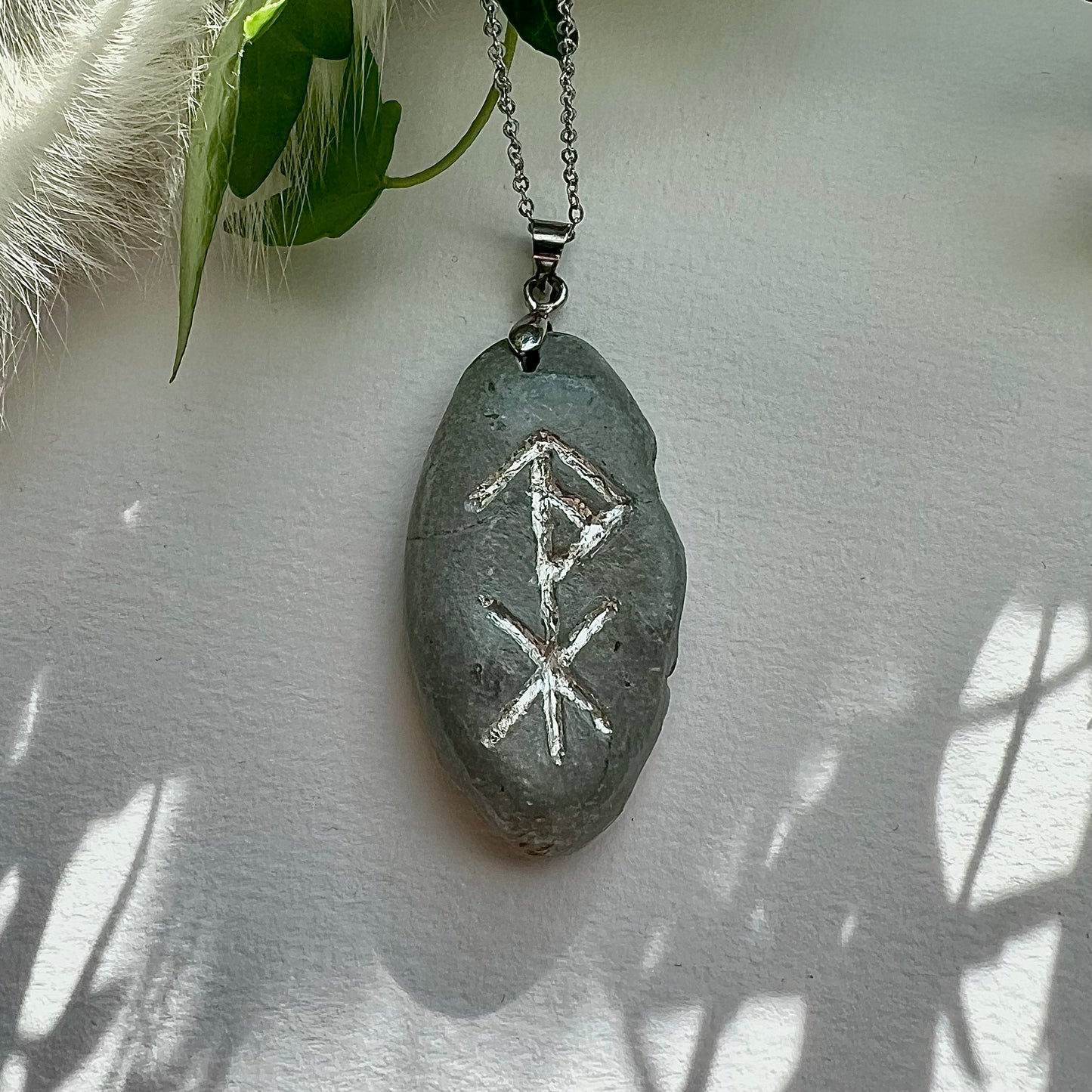 Necklace with fossil and binding rune in genuine silver. Protection of Odin, Thor and Tyr.