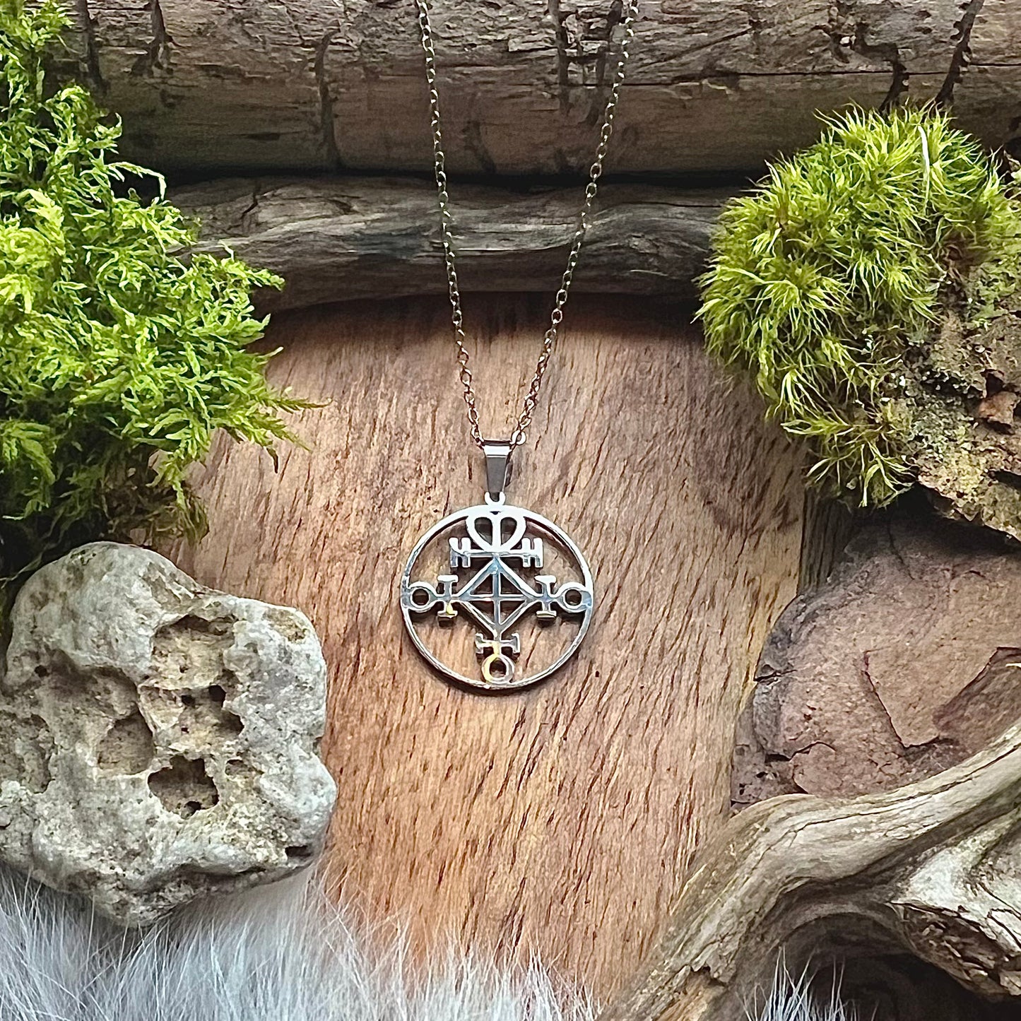 Necklace with magic wand 'Astarstafur' to attract love
