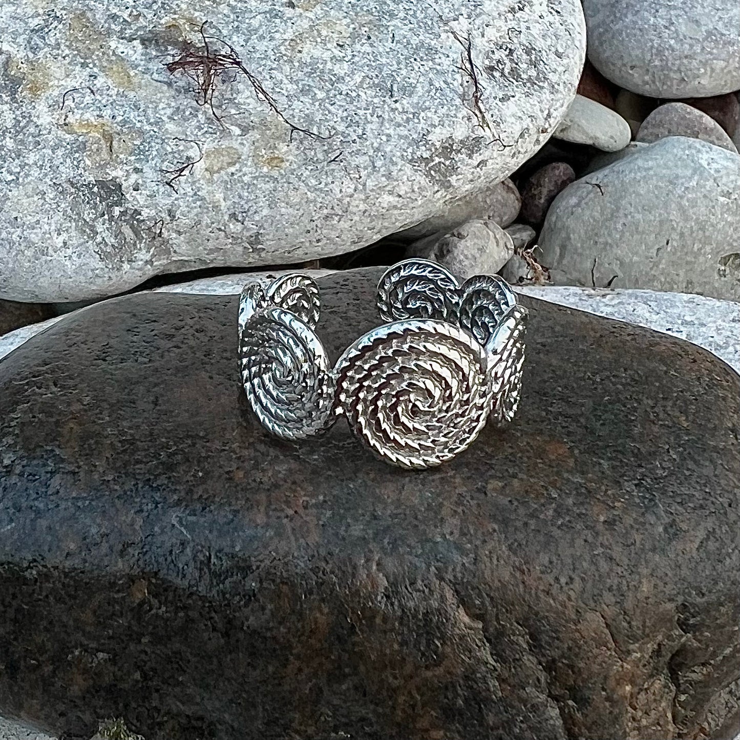 Adjustable ring with stainless steel spirals