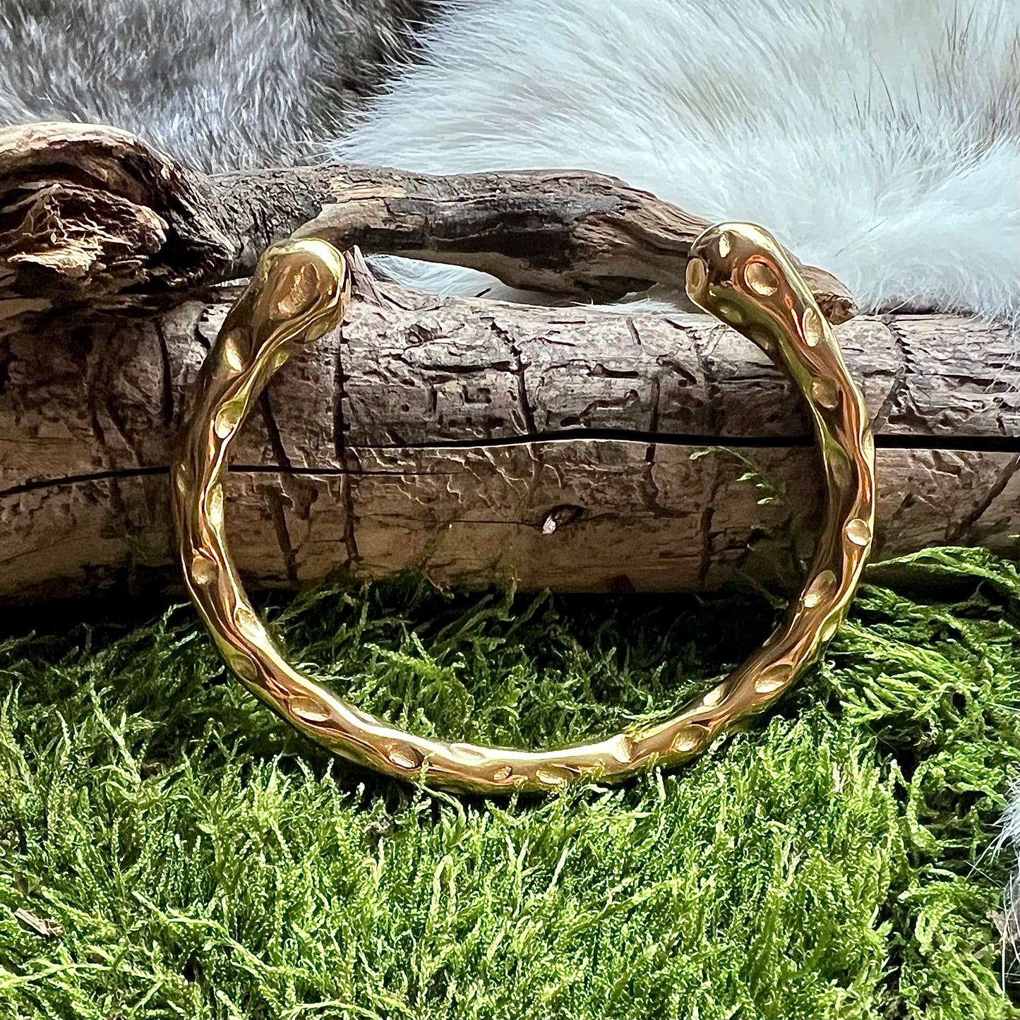 Vikingatida armring i guldfärgat rostfritt stål