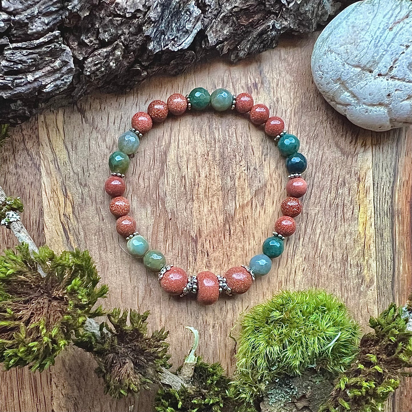 Bracelet with faceted Indian agate and goldstone