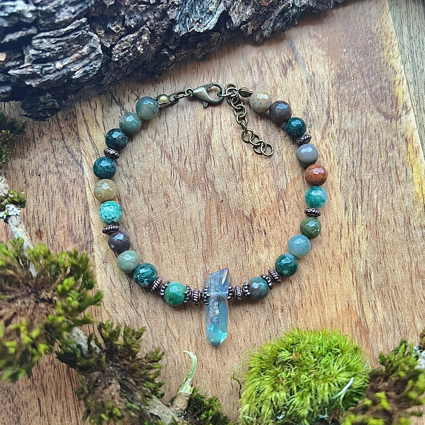 Bracelet with faceted Indian agate and quartz tip