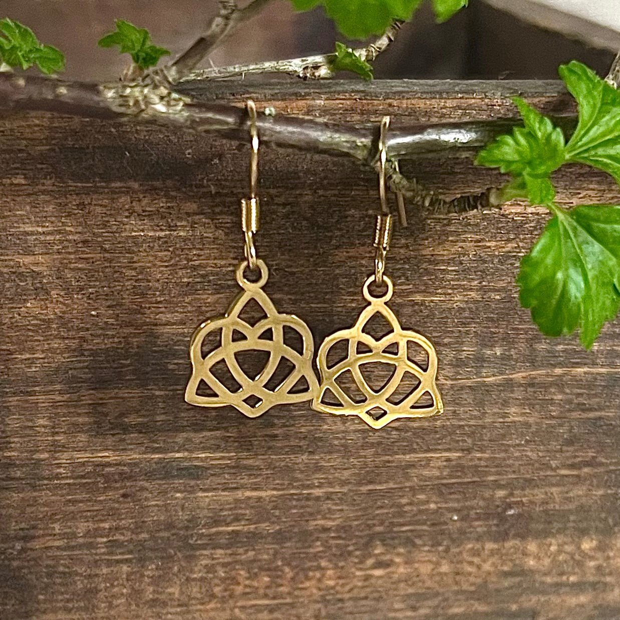 Earrings with triquetra in heart made of gold-colored stainless steel