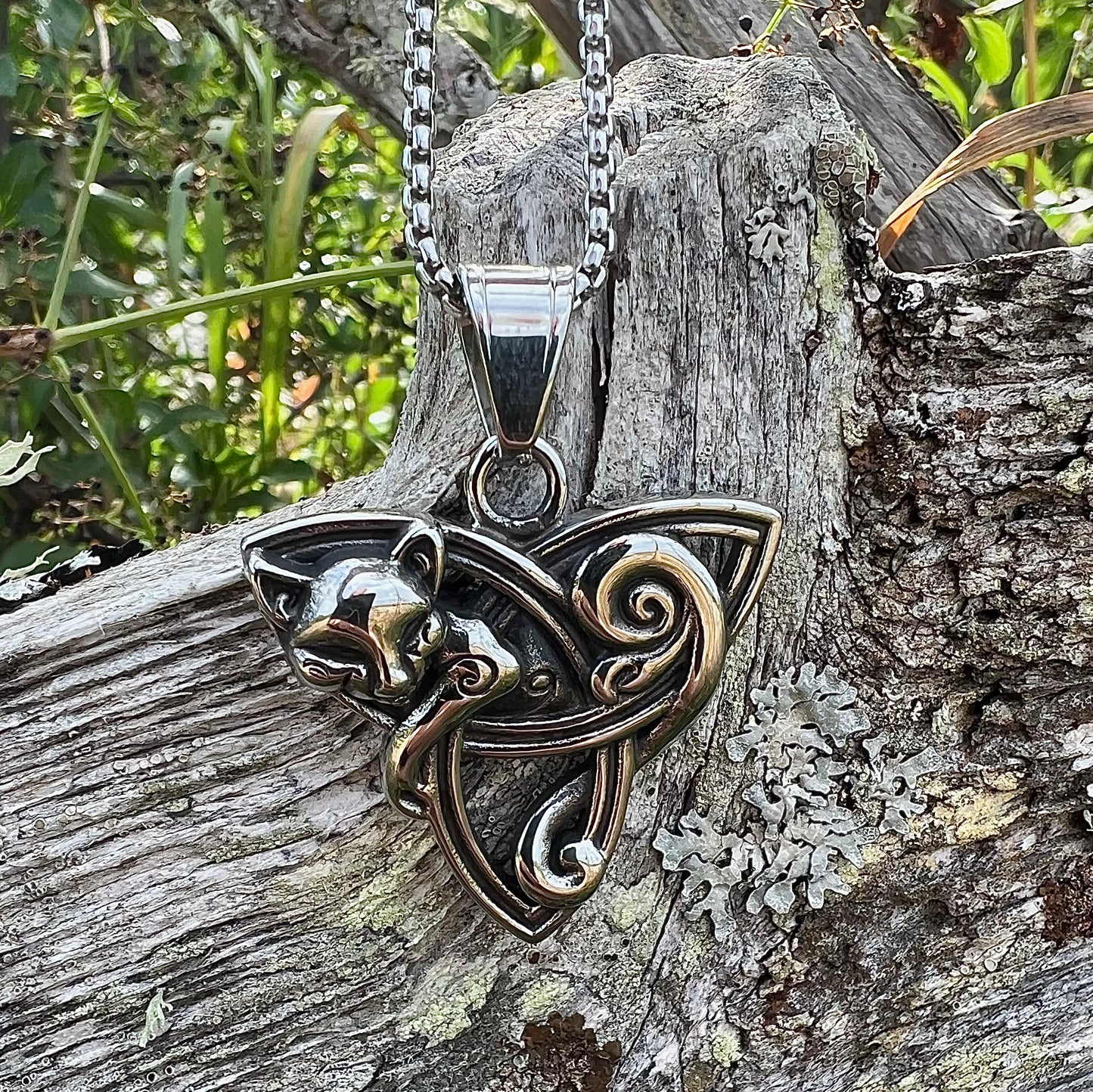 Necklace with Freya's cat in triquetra