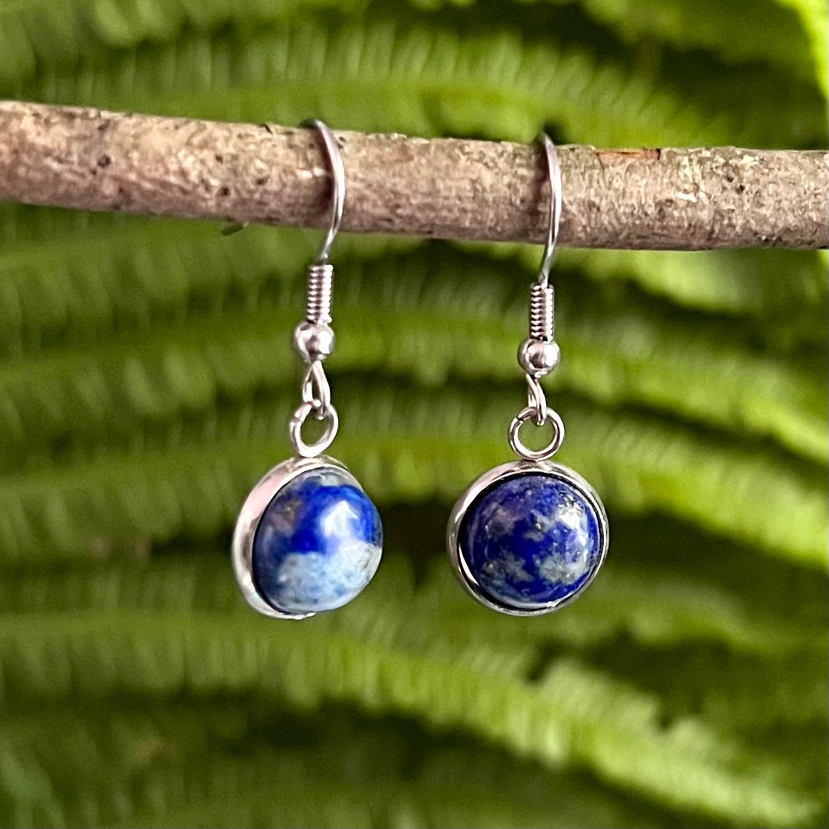 Earrings in steel with lapis lazuli