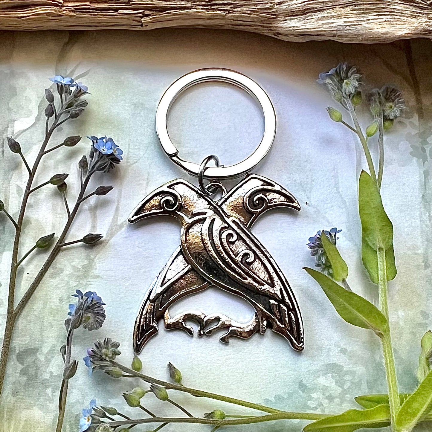 Nyckelring med Odens korpar Hugin och Munin
