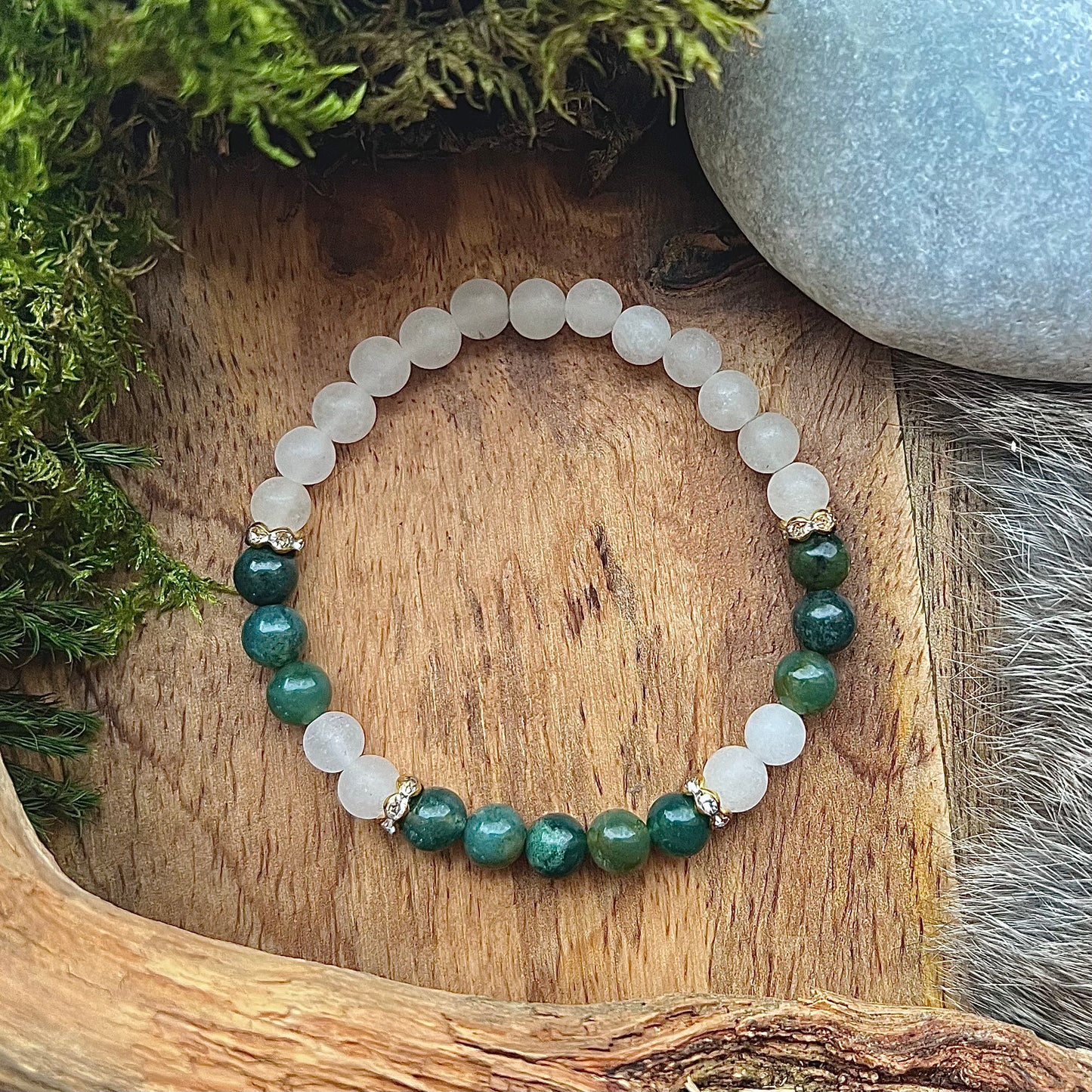 Bracelet with frosted jade and moss saw