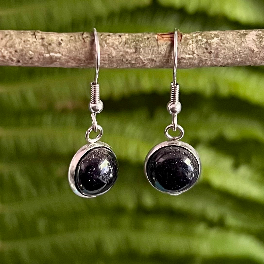 Earrings in steel with blue gold stones
