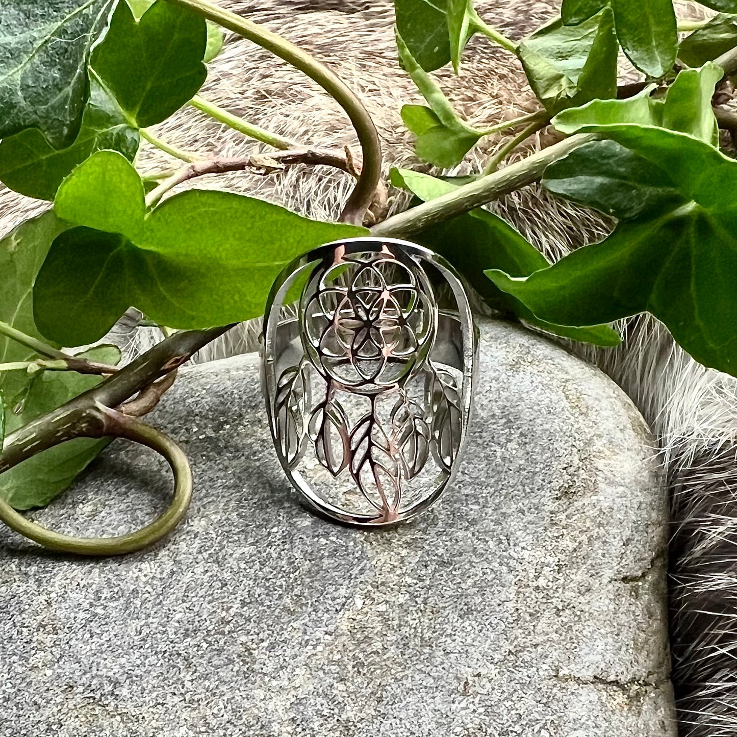 Adjustable ring with dreamcatcher in stainless steel