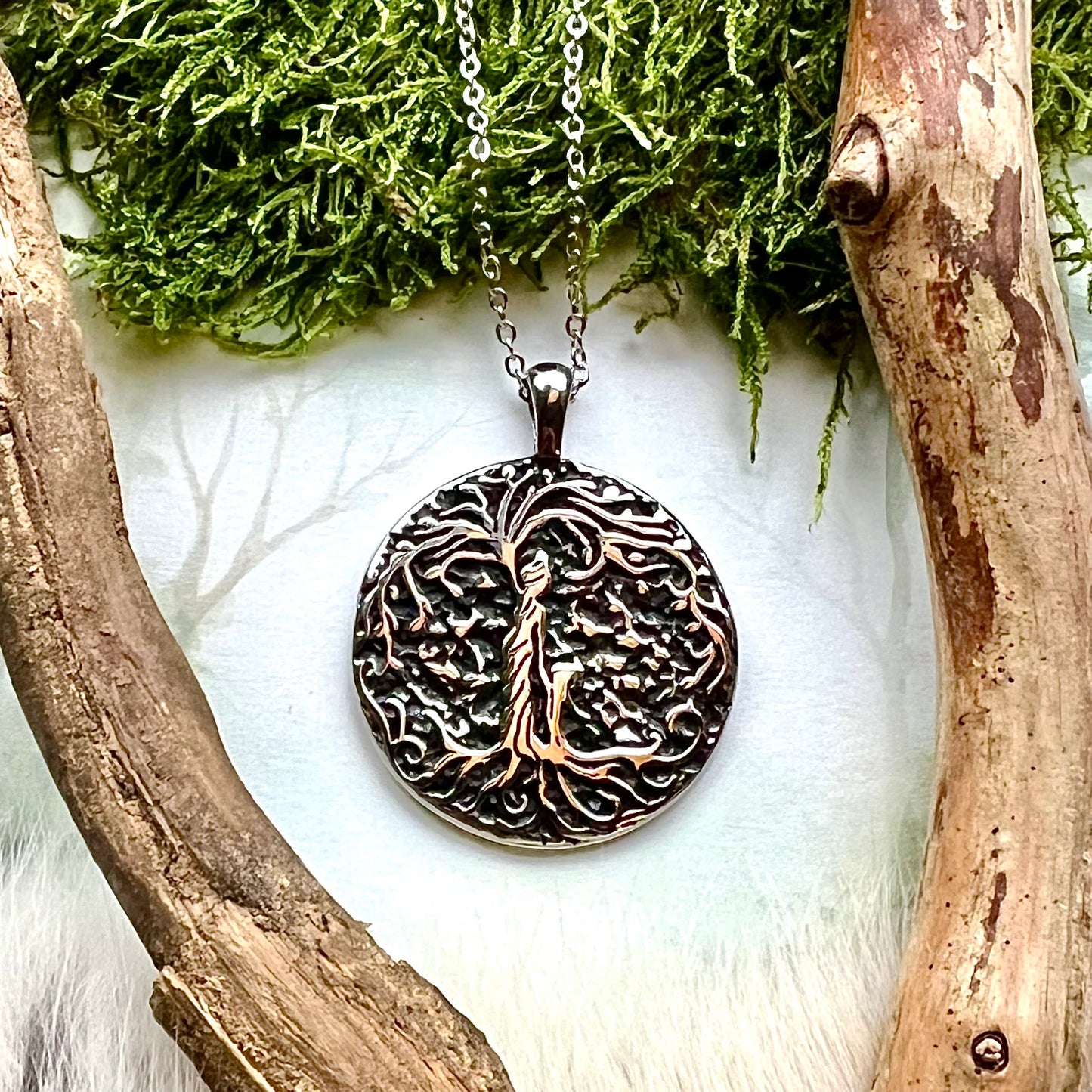 Halsband med världsträdet Yggdrasil / Livets träd, mor och dotter