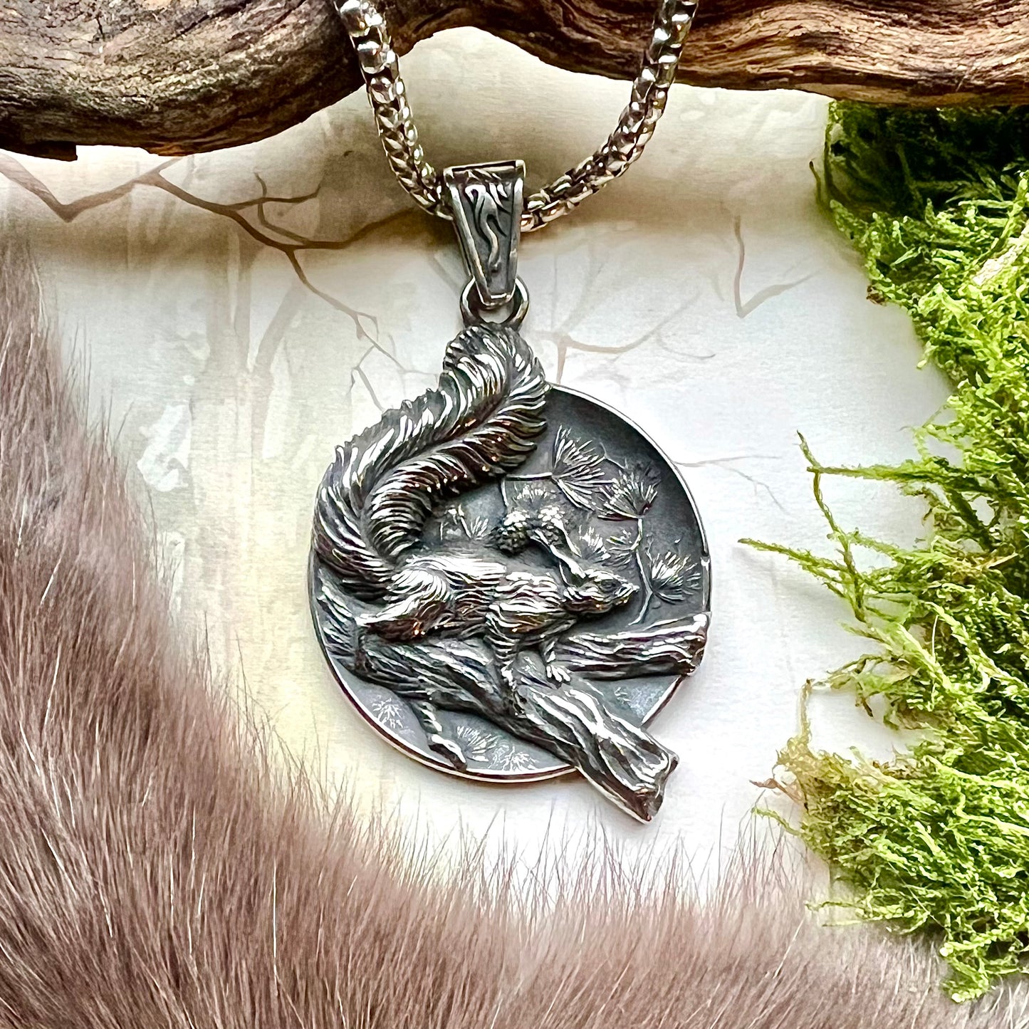 Vikingasmycke halsband med ekorren Ratatosk