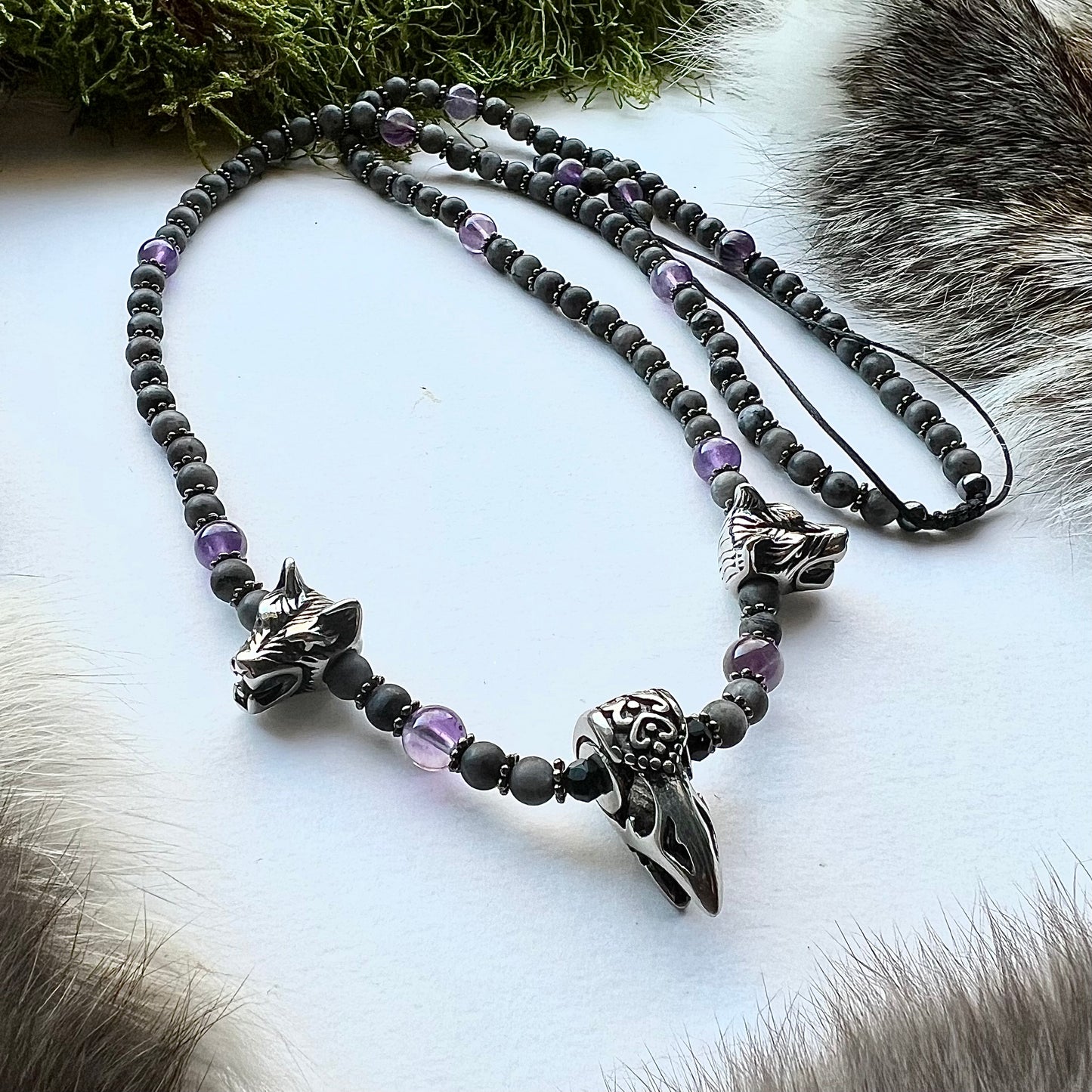 Necklace with labradorite and amethyst with raven head and wolves in stainless steel