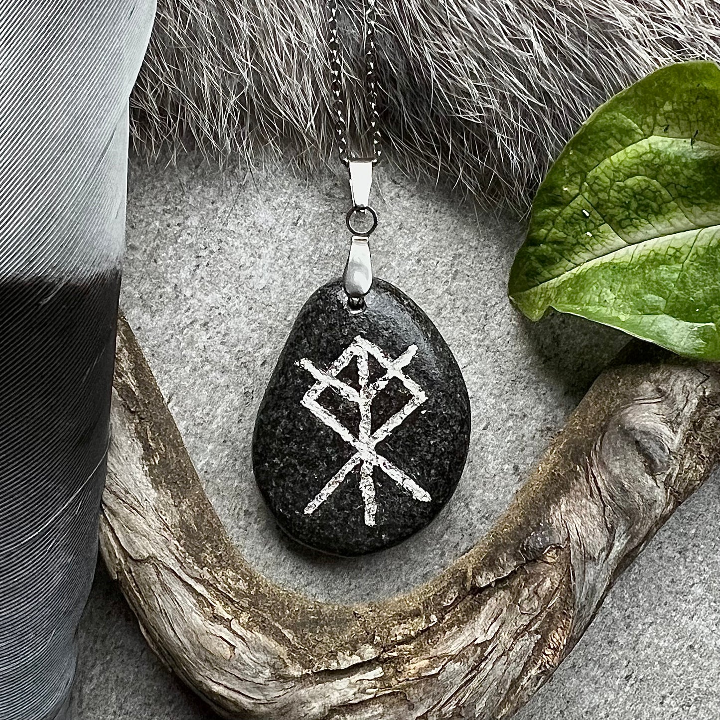 Necklace with hand-carved bind rune in genuine silver. For protection of home and property