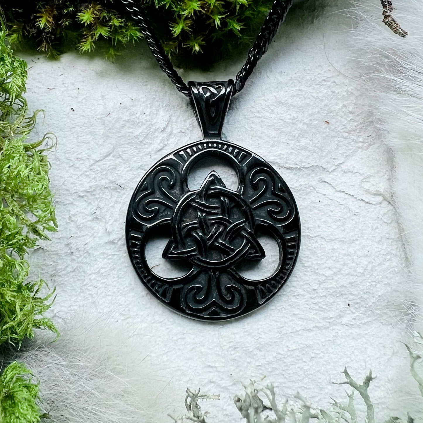 Necklace with Celtic Triquetra in black steel circle