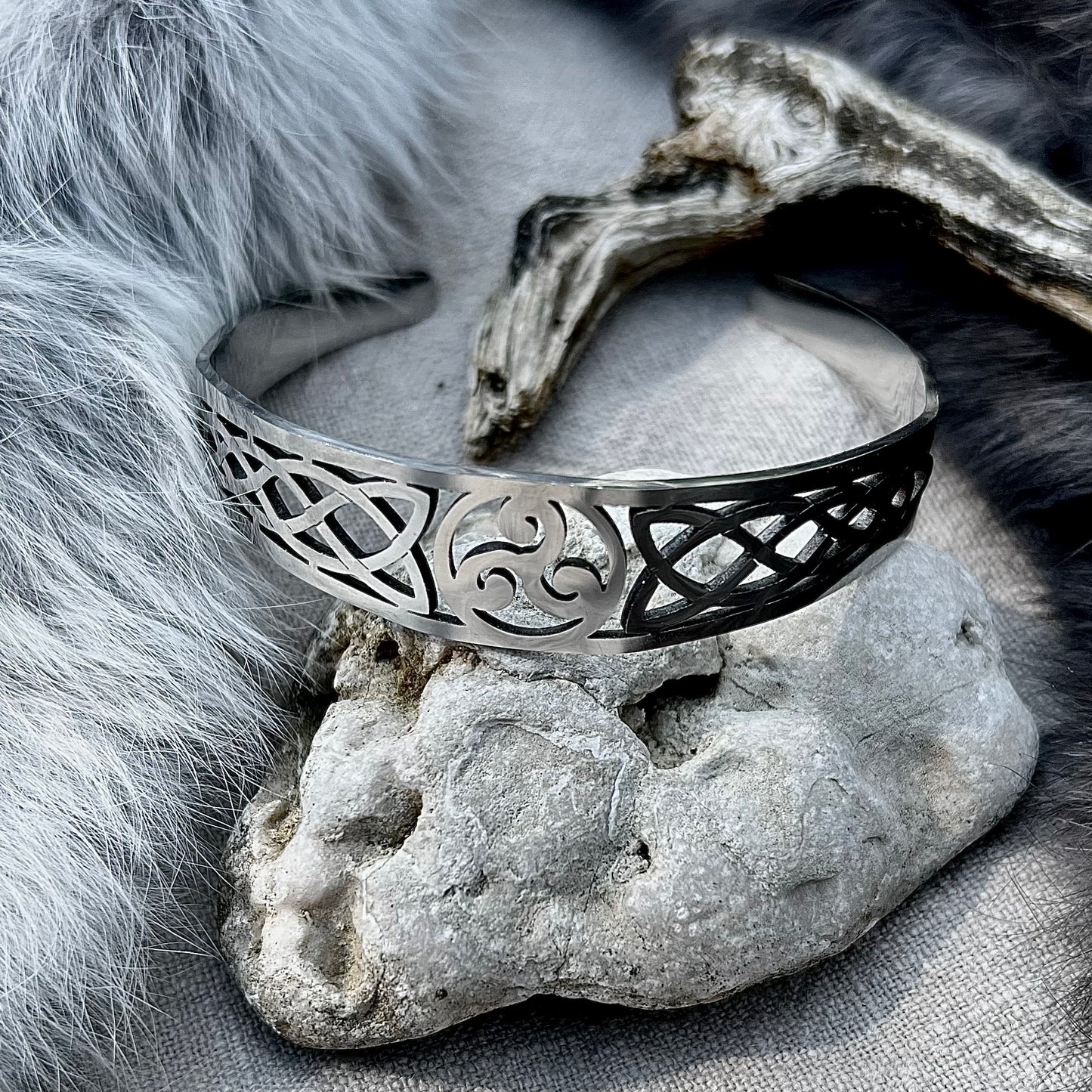 Rigid stainless steel bracelet with Triskelion