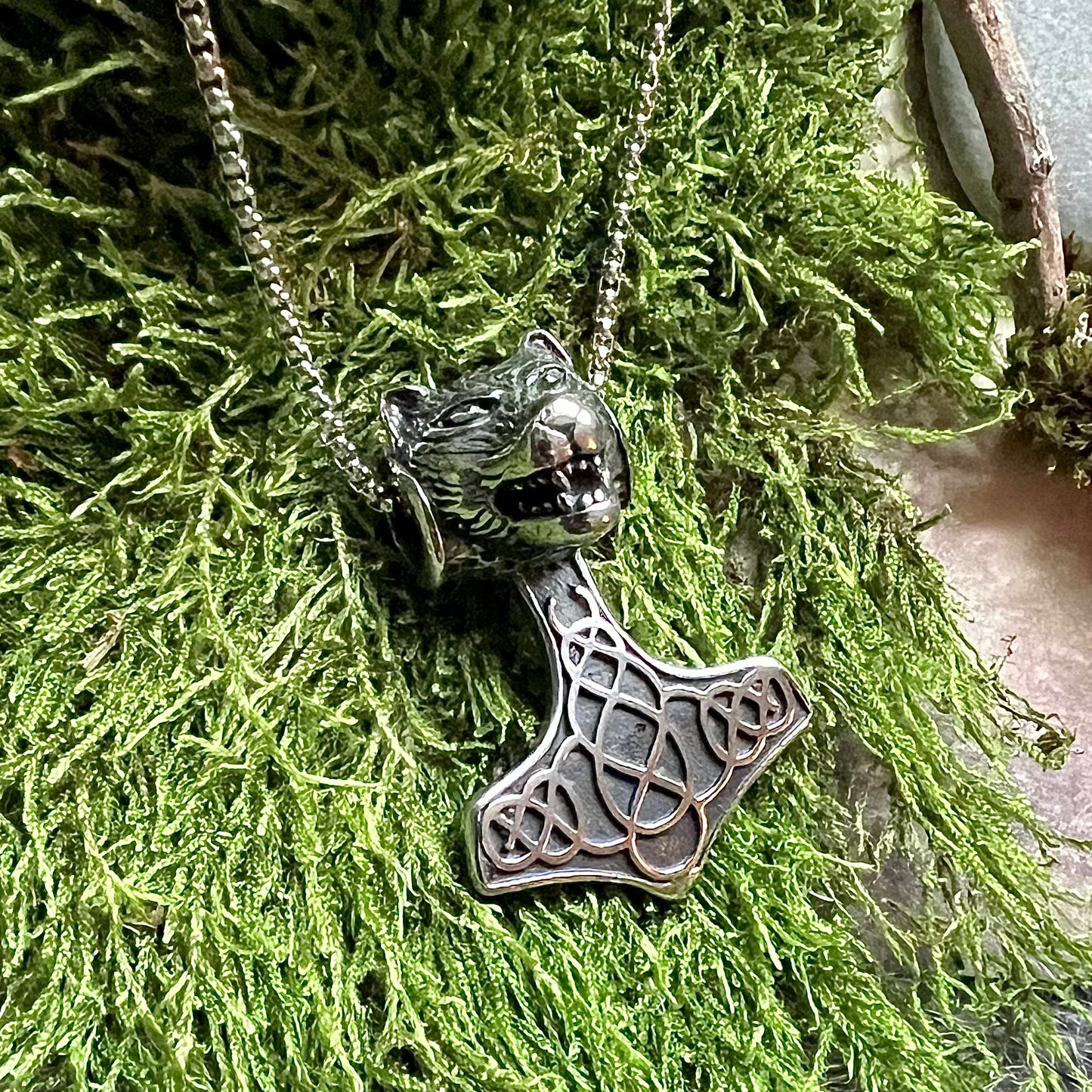 Vikingasmycke halsband med torshammare och varghuvud