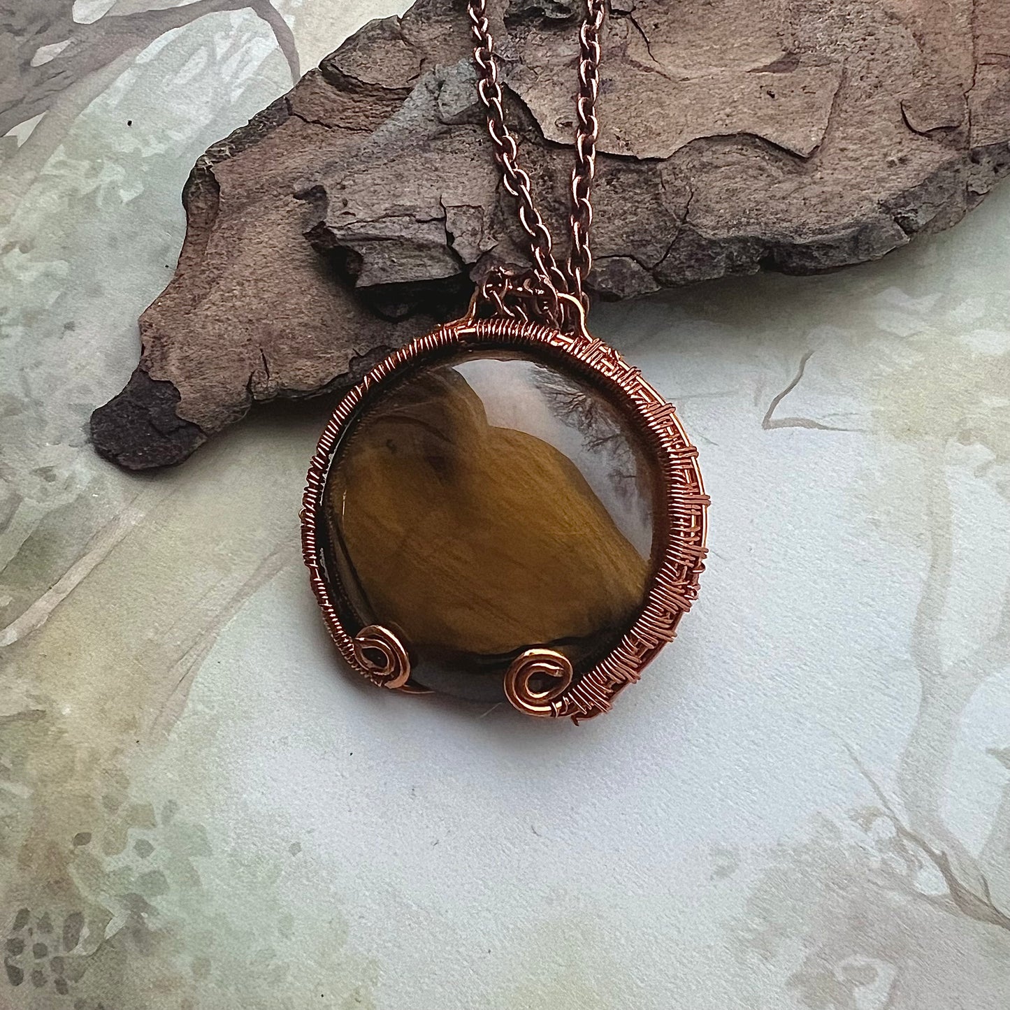 Necklace with tiger's eye and copper wire