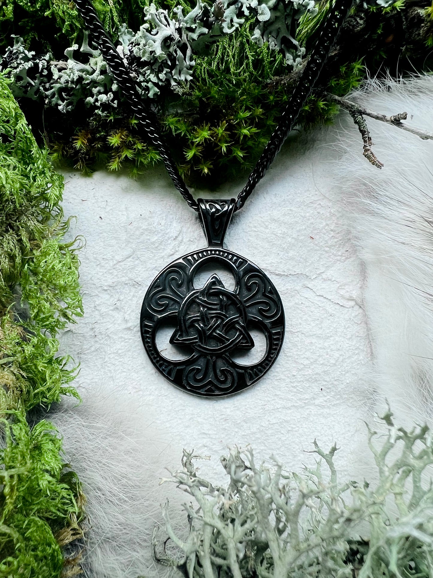 Necklace with Celtic Triquetra in black steel circle