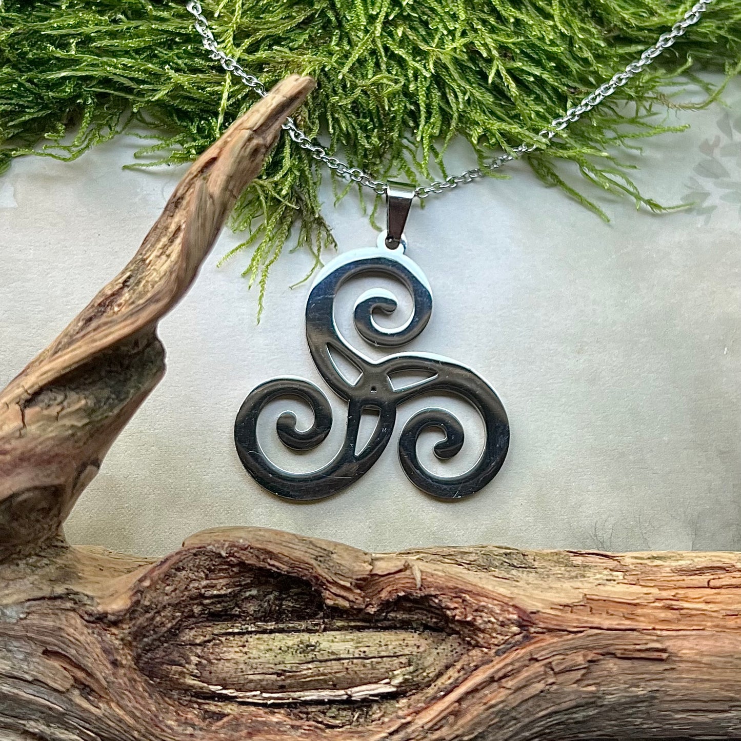 Halsband med Triskelion i rostfritt stål