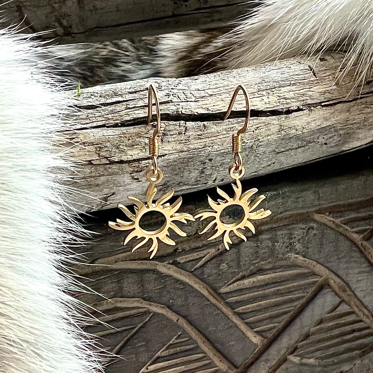 Earrings with sun in gold-colored steel