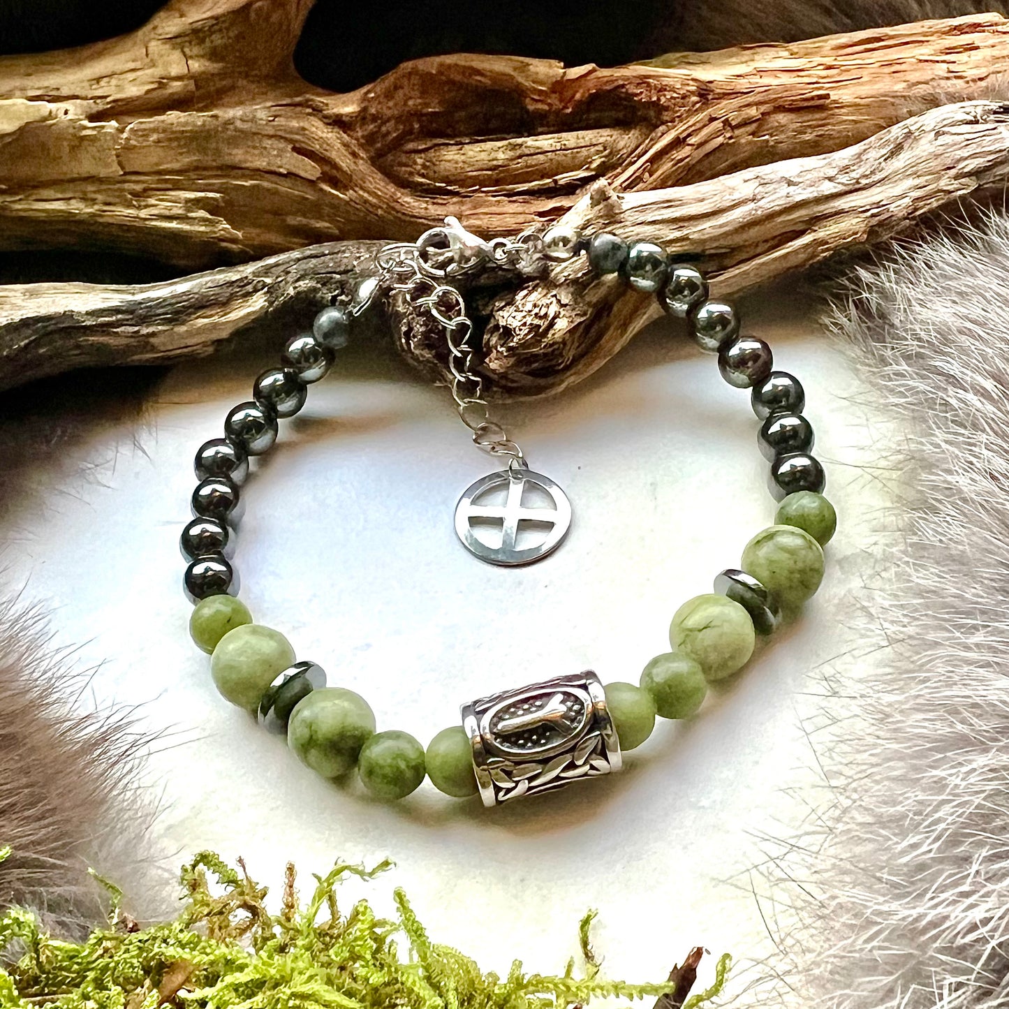 Armband med hematit, jade och skyddsruna