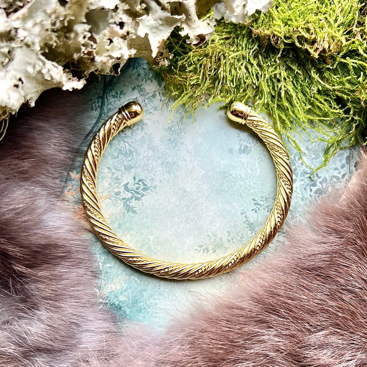 Armring i guldpläterad mässing