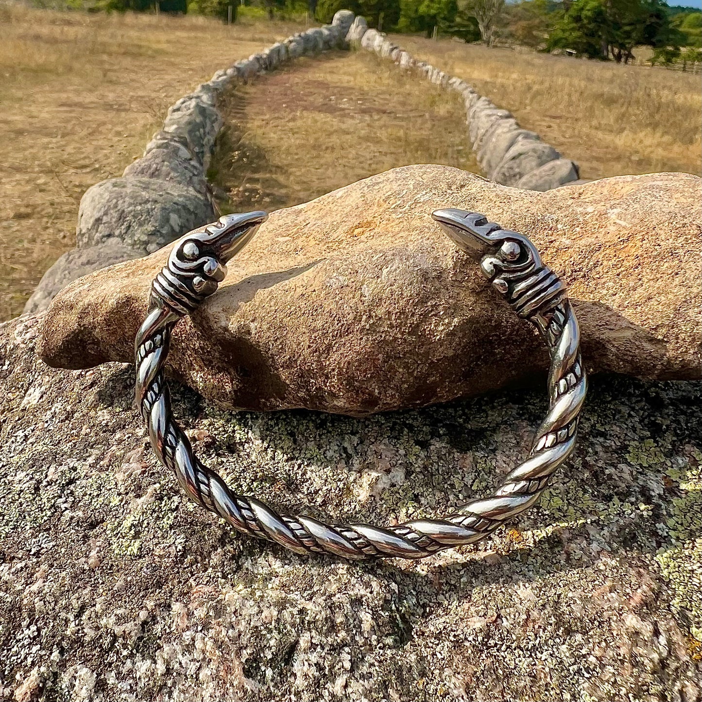 Rigid stainless steel bangle with Odin's ravens Hugin and Munin