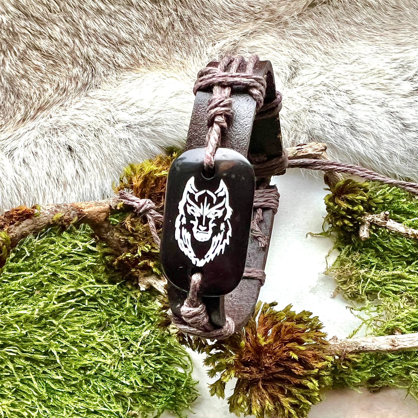 Läderarmband ’Freke’ med en av Odens vargar
