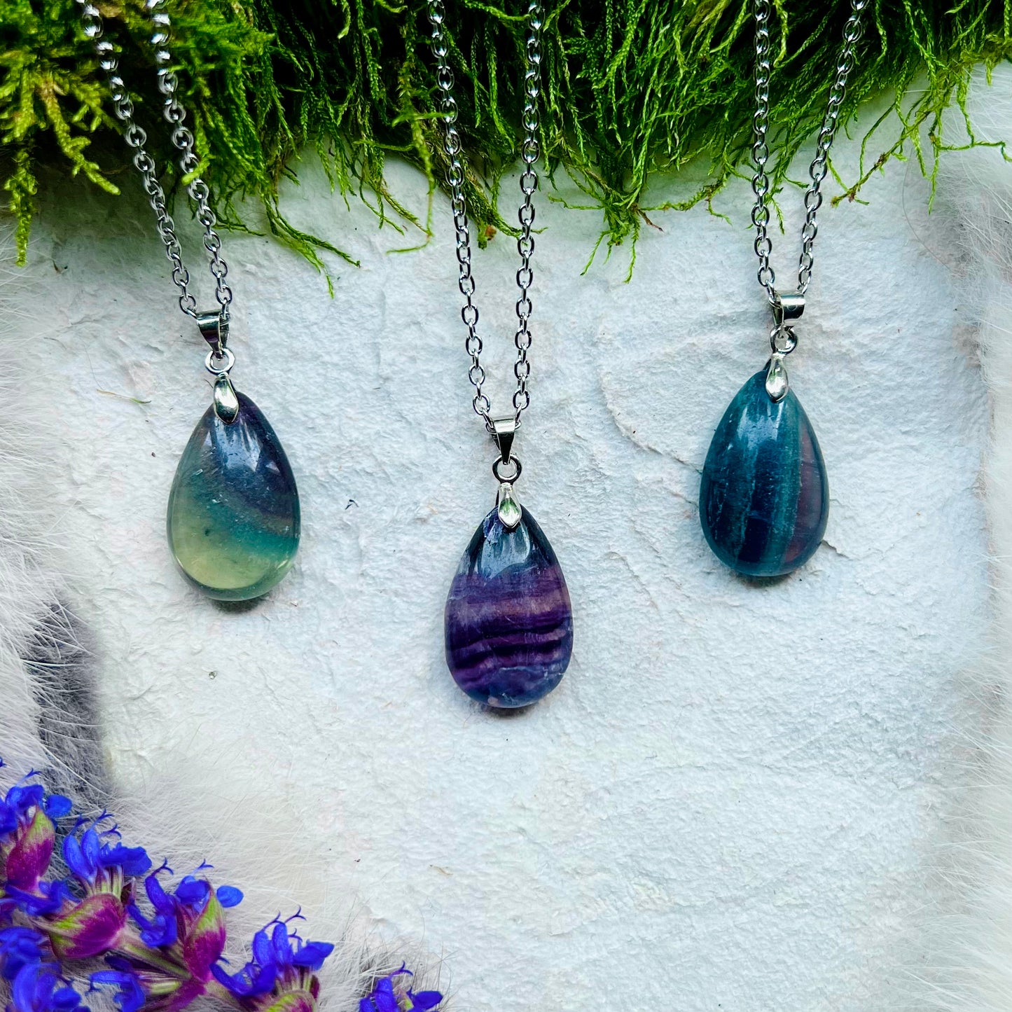 Necklace with drop-shaped fluorite