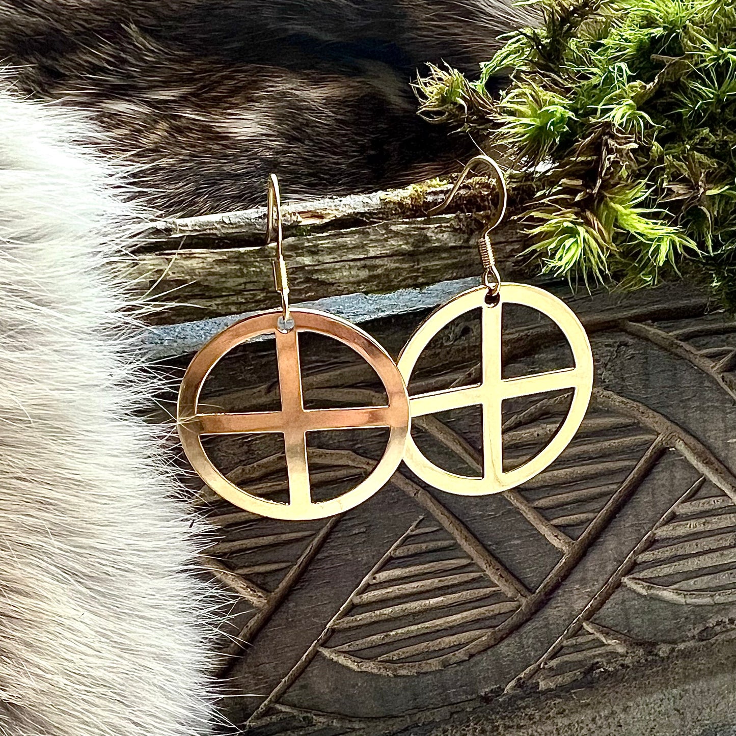 Earrings with sun cross in gold-colored steel