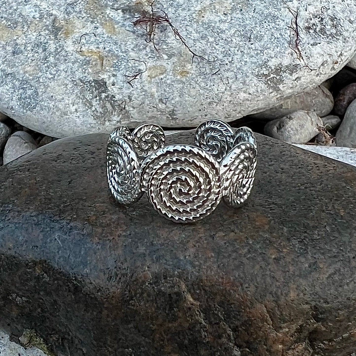 Adjustable ring with stainless steel spirals