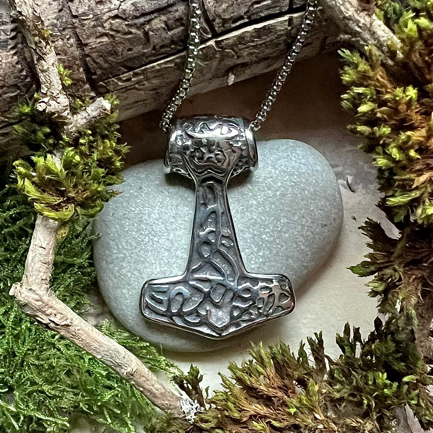 Halsband med keltisk torshammare i rostfritt stål